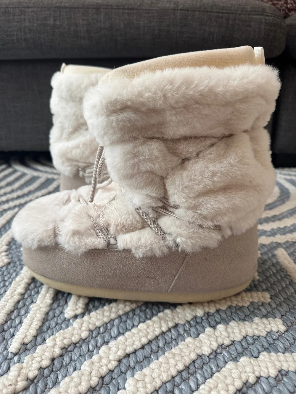 Steve Madden Faux Fur Moon Boots Cream Lace Up Women’s 9/10